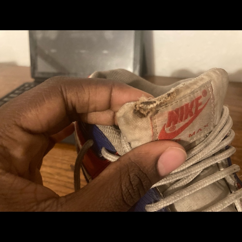 Nike - Picture 2 of 4